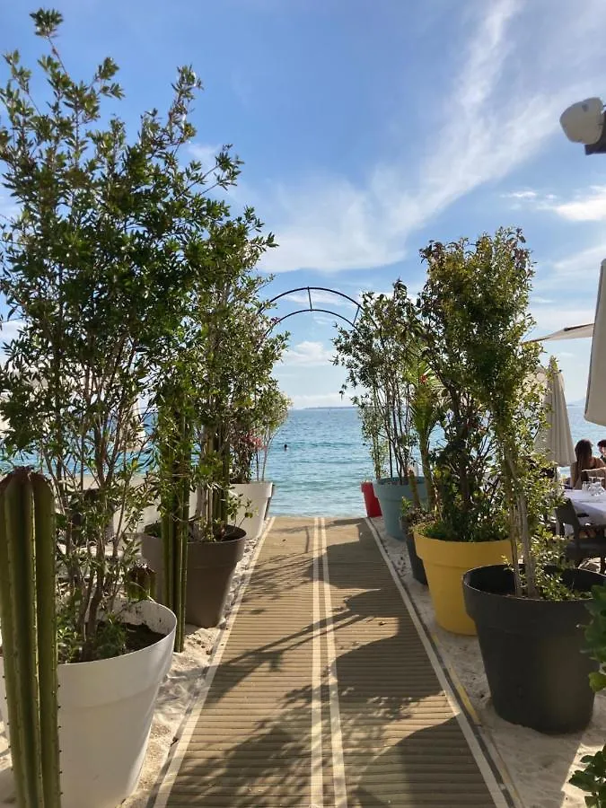 Appartement De Standing Le Velvet Bay Climatise En Bord De Mer Antibes France