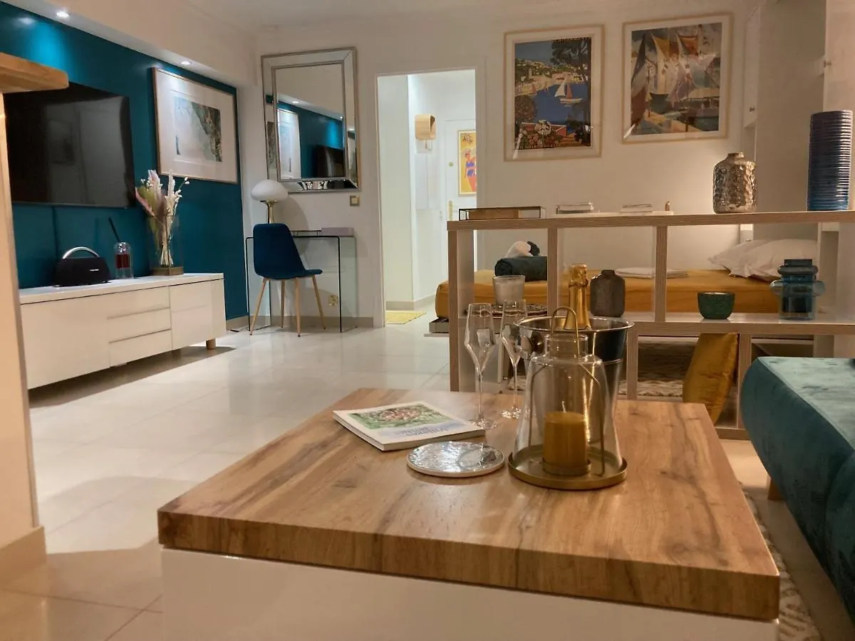 Appartement De Standing Le Velvet Bay Climatise En Bord De Mer Antibes France