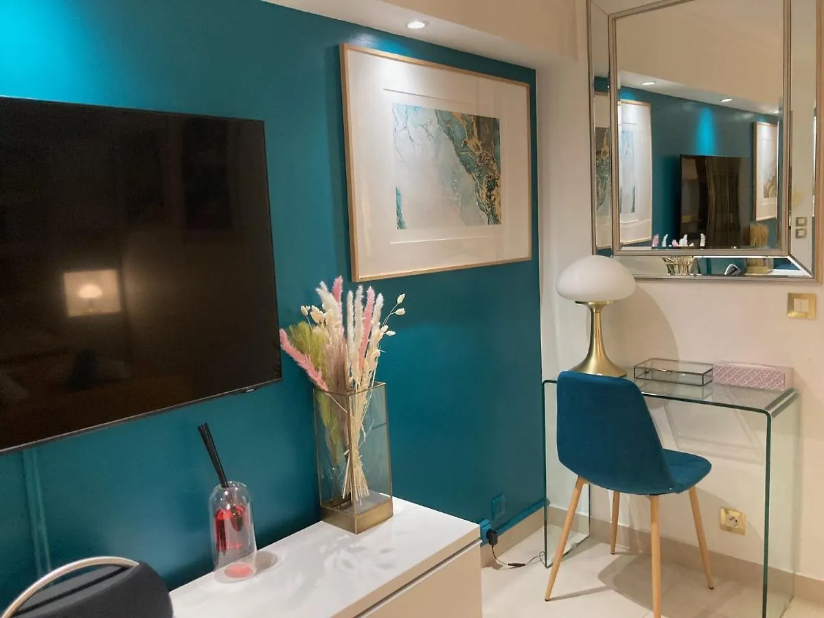 Appartement De Standing Le Velvet Bay Climatise En Bord De Mer Antibes France